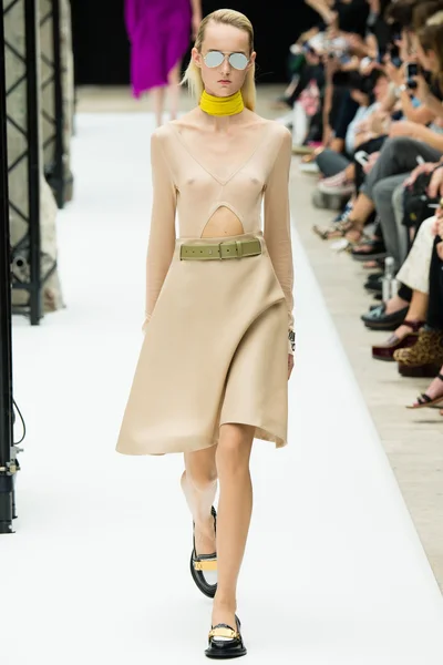Look 19
